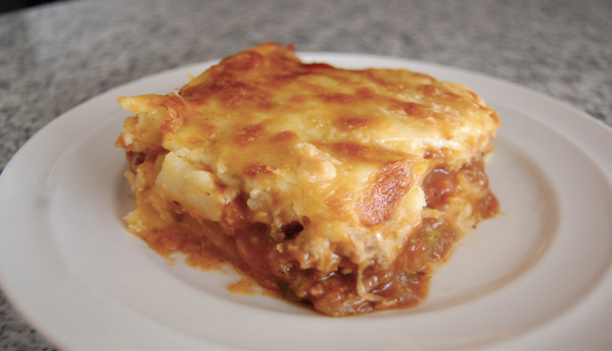 Pastel de papa con salsa de la casa